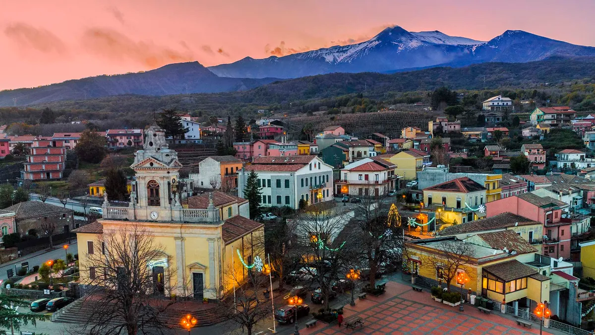 Il borgo di Milo sull'Etna